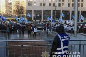 Правоохоронці відбувають службу в посиленому режимі біля Ради в Києві
