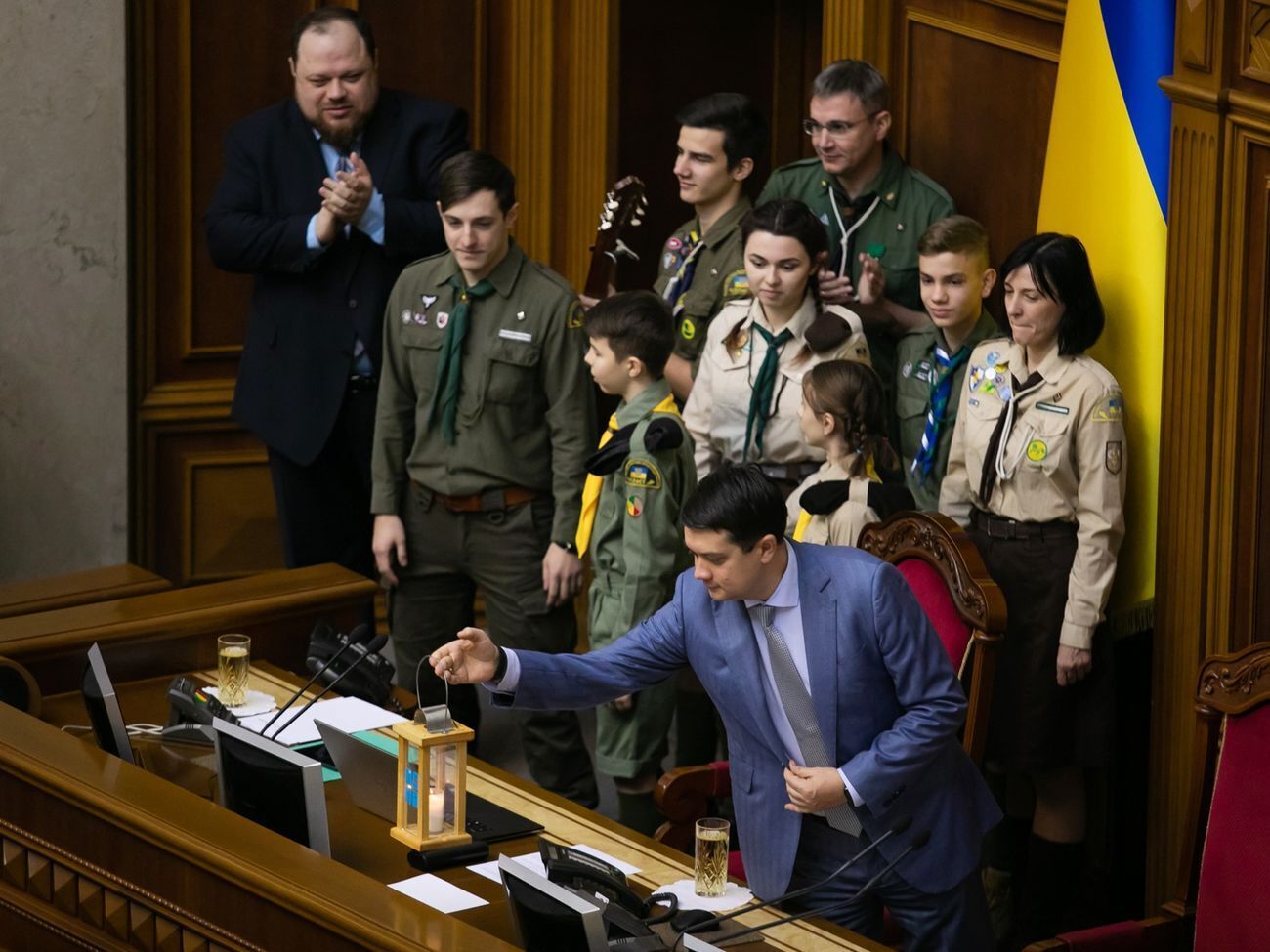 Українські пластуни принесли в Раду Вифлеємський вогонь. Фоторепортаж