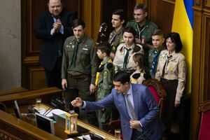 Українські пластуни принесли в Раду Вифлеємський вогонь. Фоторепортаж