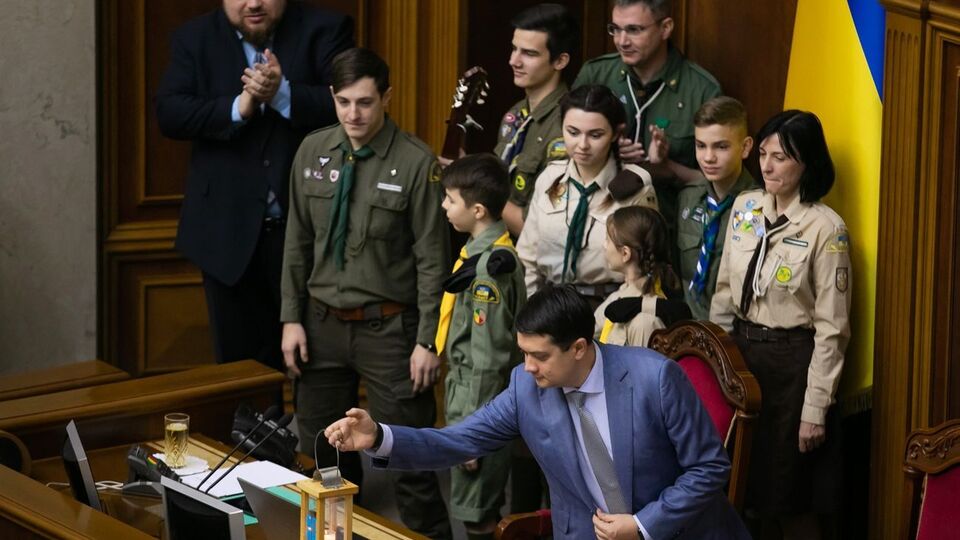Українські пластуни принесли в Раду Вифлеємський вогонь. Фоторепортаж