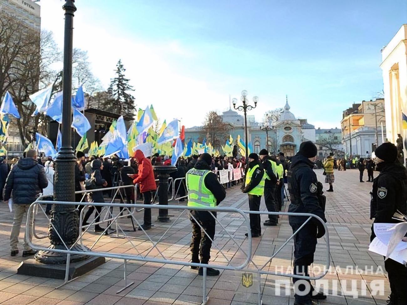 На мітингу проти продажу землі біля Ради сьогодні сталася сутичка поліцейських і активістів