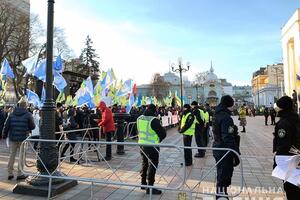На мітингу проти продажу землі біля Ради сьогодні сталася сутичка поліцейських і активістів