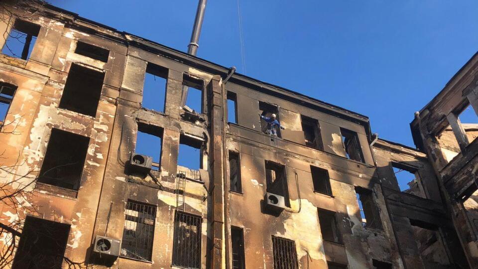 Пожар в здании вспыхнул утром 4 декабря
