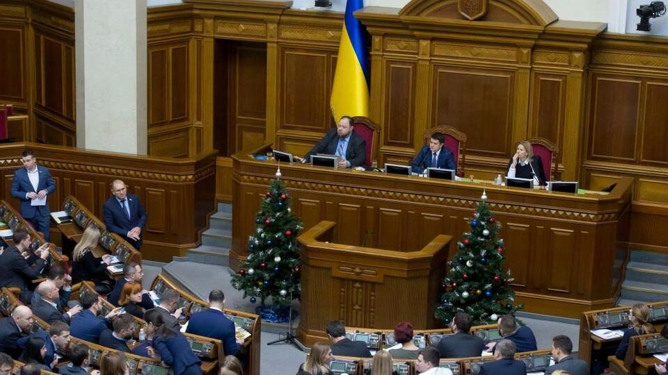 На вечірньому засіданні зареєструвалося 320 народних депутатів