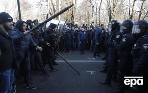 17 декабря активисты устроили под Радой акцию протеста против продажи земли сельскохозяйственного назначения