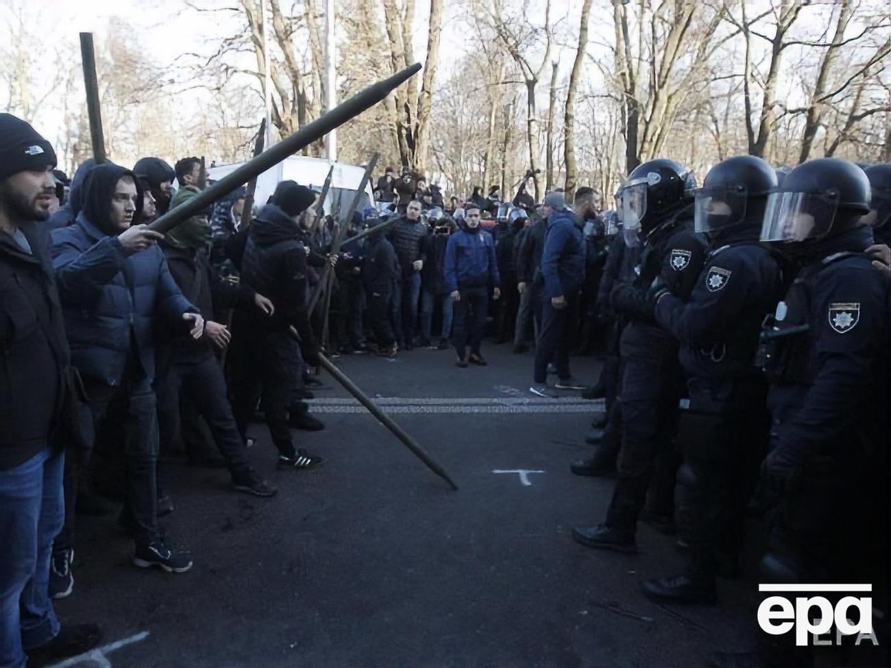 17 грудня під Верховною Радою влаштували акцію проти продажу землі сільськогосподарського призначення