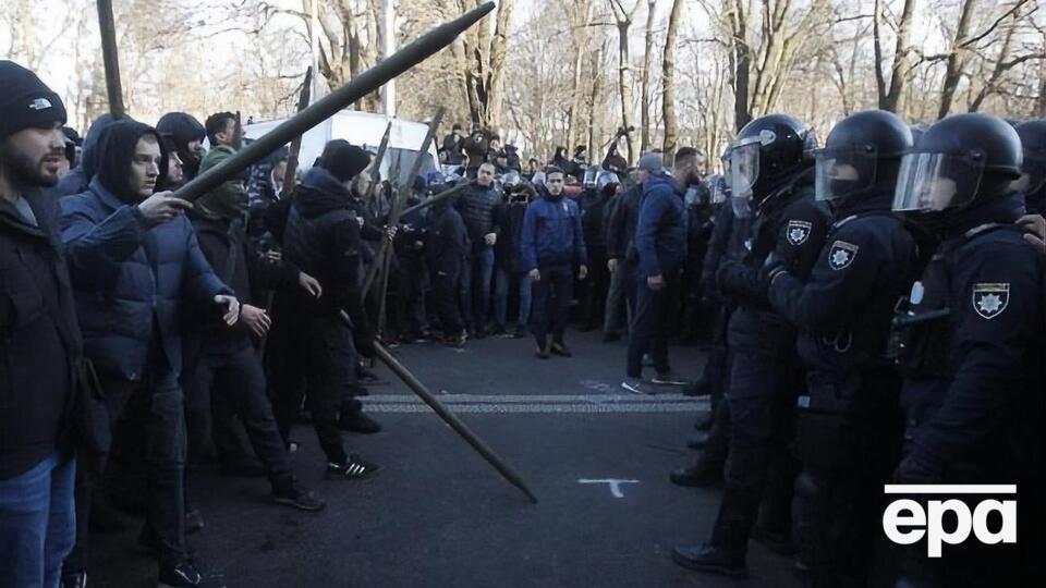 17 декабря под Верховной Радой устроили акцию против продажи земли сельскохозяйственного назначения