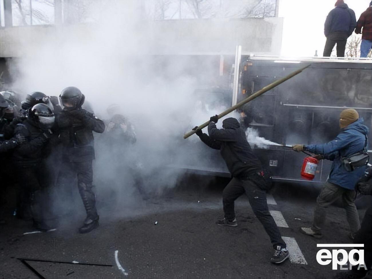 17 декабря под зданием Рады проходили протесты против земельной реформы