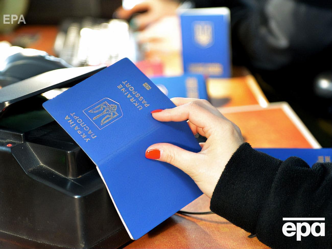 Кабмін спростив набуття українського громадянства захисниками України