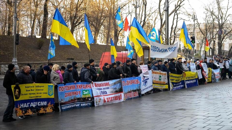 Митингующие потребовали отставки чиновника