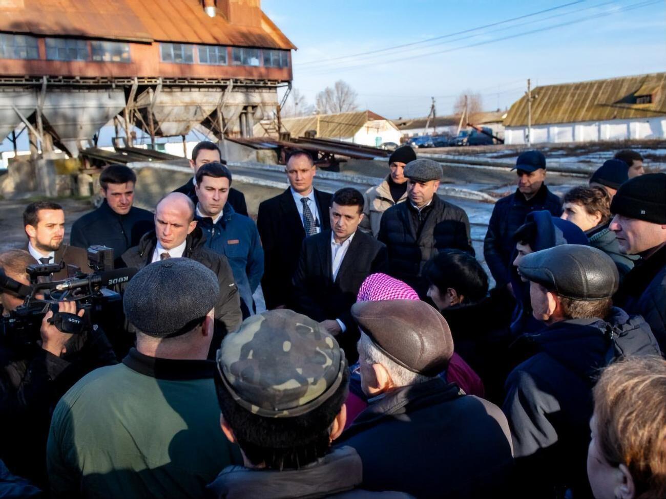 Зеленский встречался с фермерами, которые пожаловались на "соевые поправки"