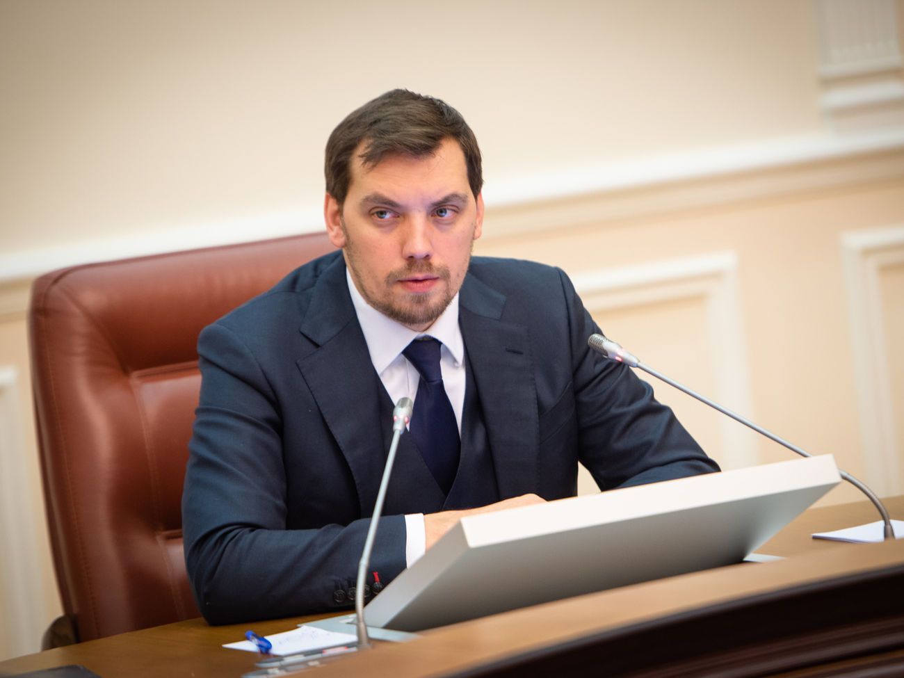 Гончарук:&nbsp;Уволили по собственному желанию или на других основаниях сотни государственных служащих из различных ведомств