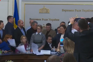 Тимошенко скинула папери зі столу Сольського