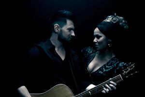 Гайтана спела под аккомпанемент гитары Orest