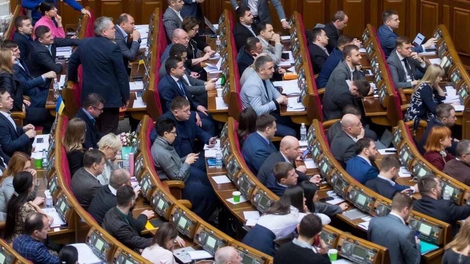 За законопроєкт проголосувало 213 народних депутатів за 226 необхідних голосів
