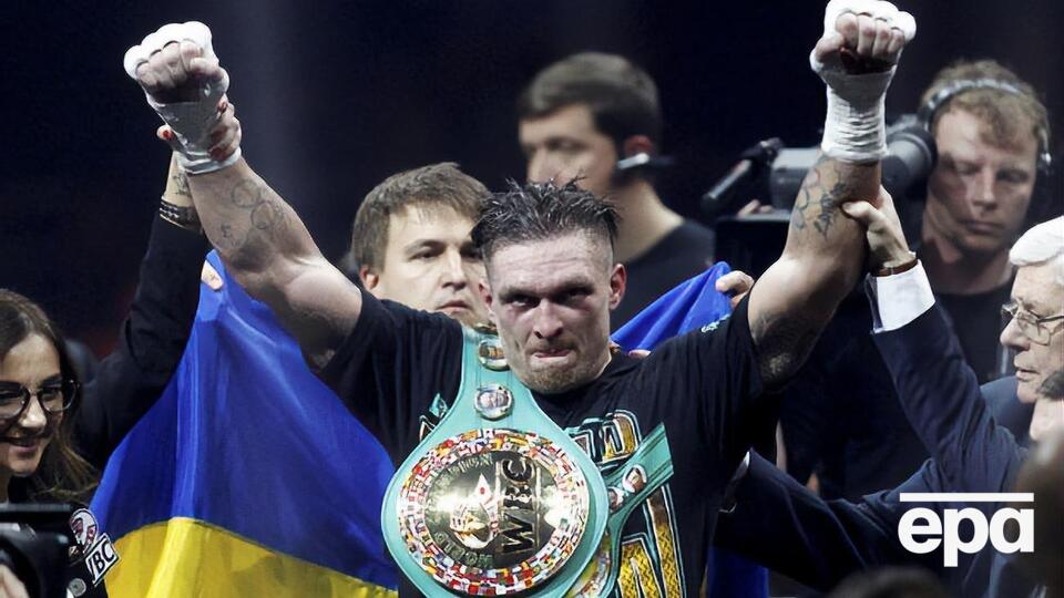 Усик провів один бій у суперважкій вазі