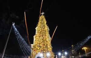 У Києві запалили головну ялинку України. Фоторепортаж