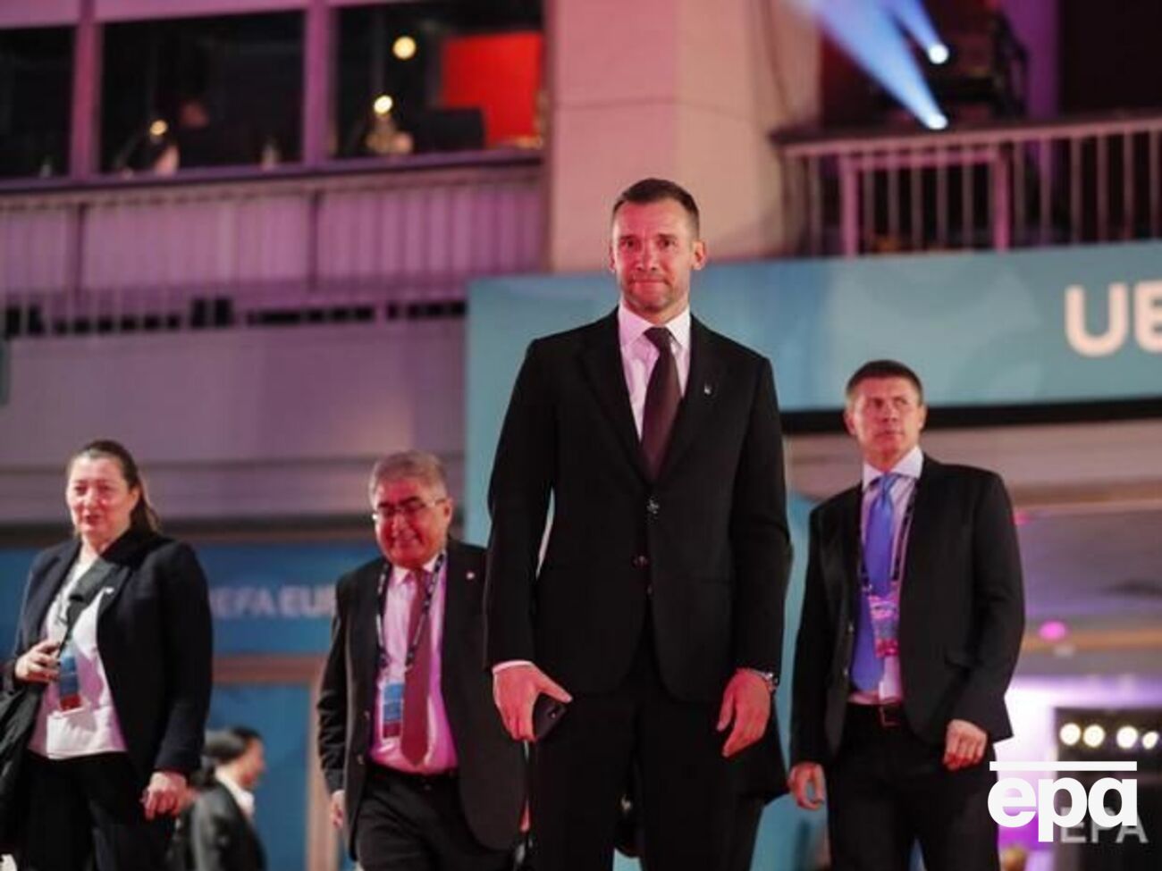 Шевченко (впереди) считает сборную Австрии непростым соперником