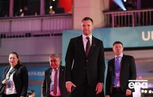 Шевченко (впереди) считает сборную Австрии непростым соперником