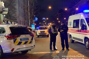 Вечером 1 декабря на пересечении улиц Льва Толстого и Тарасовской в Киеве неизвестный стрелял по автомобилю Range Rover