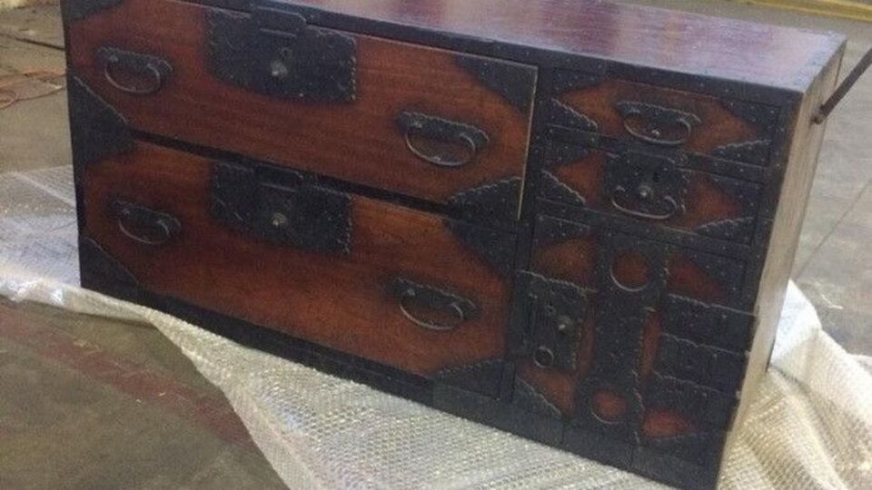 Антиквариат под видом спортивного инвентаря задекларировал иностранец