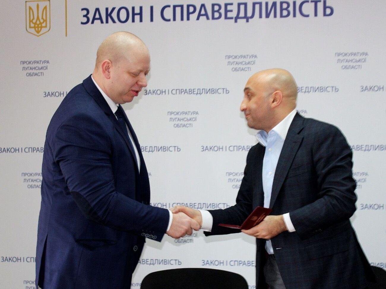 Ляшенко (ліворуч) працює в органах прокуратури із 2007 року