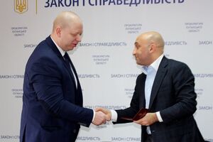 Ляшенко (ліворуч) працює в органах прокуратури із 2007 року