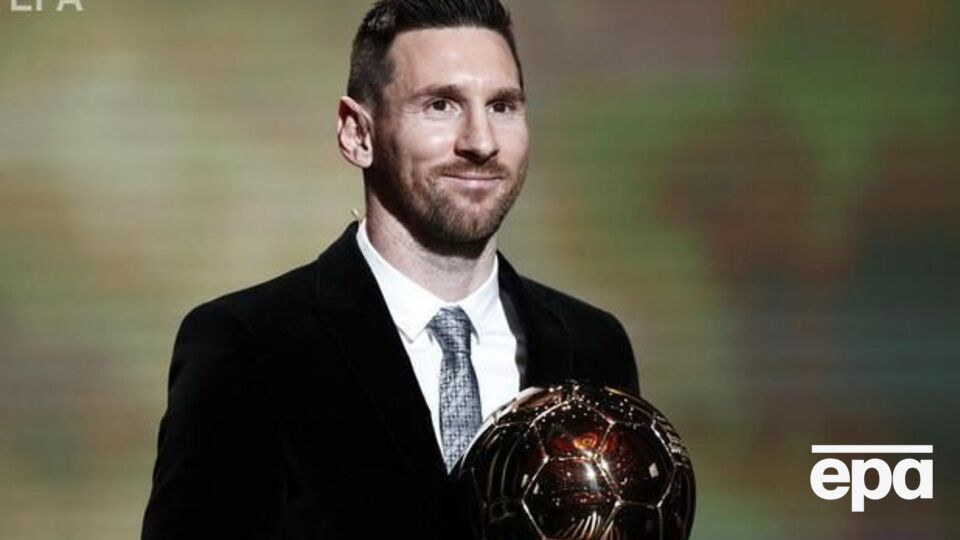 Месси получил шестой "Золотой мяч" в карьере