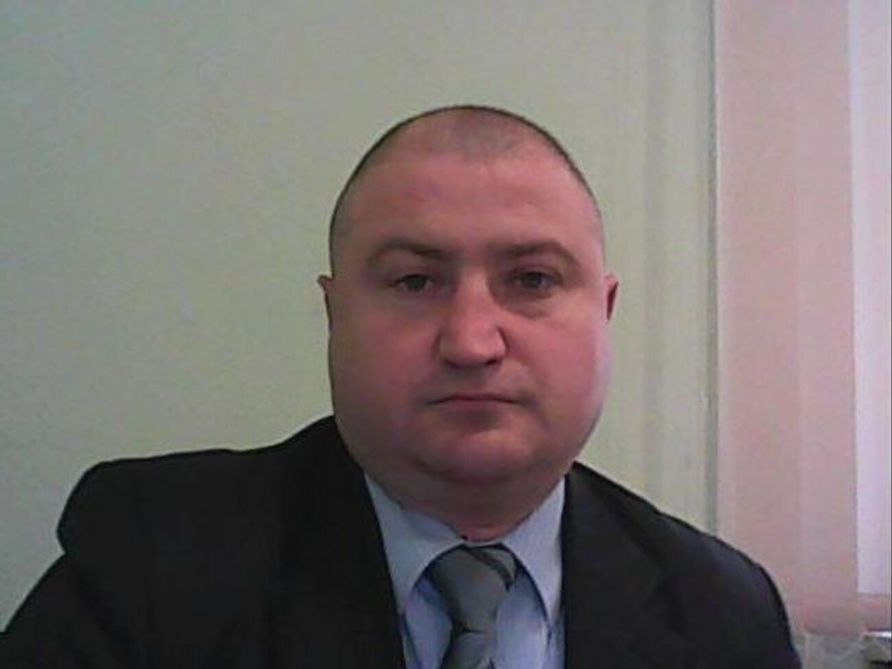 Никульников до конца 2018 года был начальником следственного отдела полиции в Станично-Луганском районе Луганской области, после начал работать в ГБР