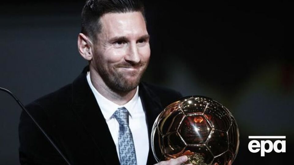 Месси получил шестой "Золотой мяч" в карьере