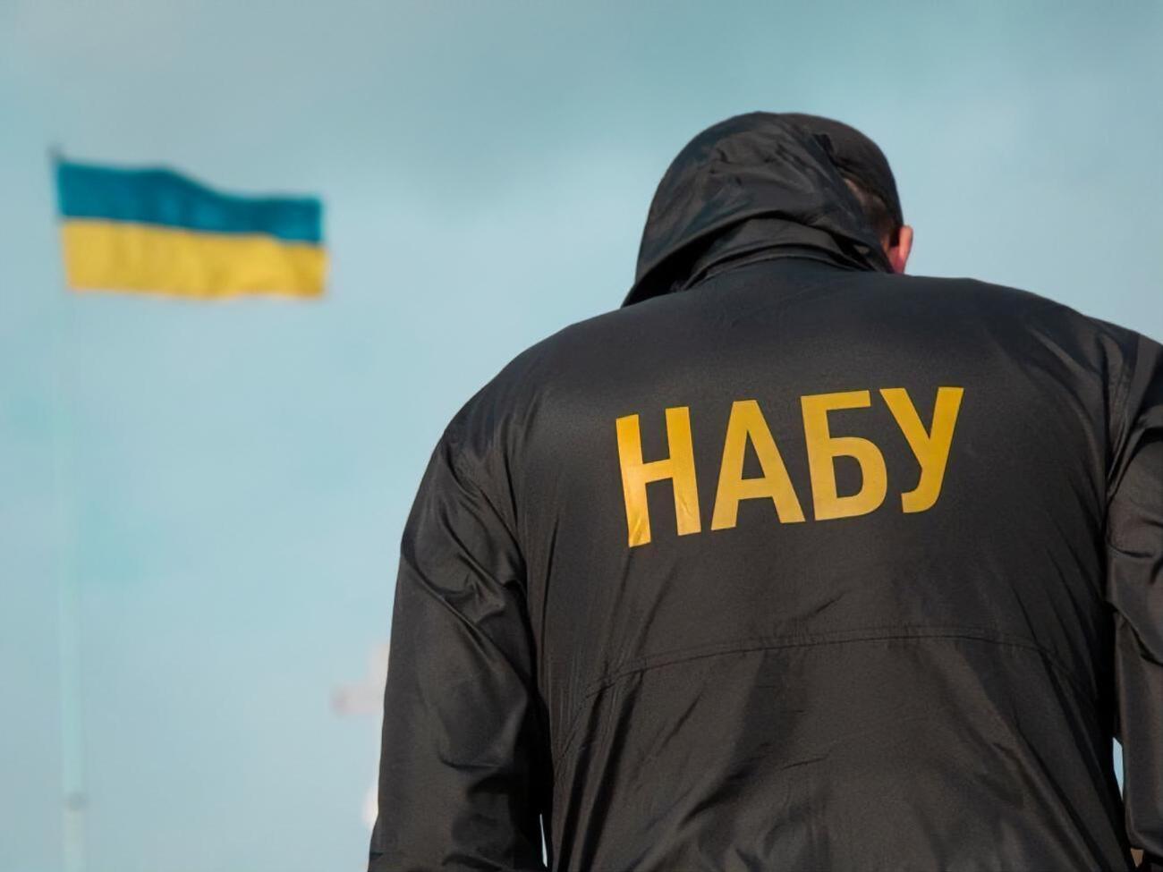 За попередньою інформацією, обшук пов'язаний із тим, що у правоохоронців є запитання до одного із власників будівлі, у якій розташований телеканал "Думская TV"