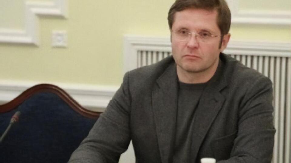 Андрій Холодов: У мене була частка в невеликому заводі, який виробляв алюмінієві профілі, також на ньому робили й кіоски. Це єдина моя причетність до "мафії кіоскерів", як мене назвали в деяких матеріалах ЗМІ