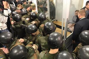 Кузьменко из зала суда вывели силовики