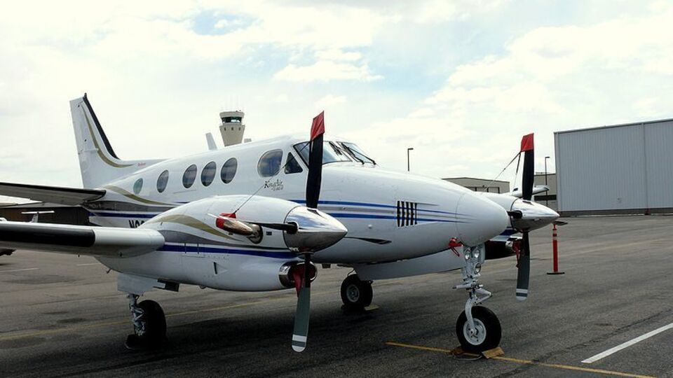 Самолет разбился в 8 км от аэропорта