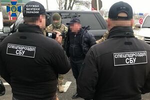 Депутата поселкового совета задержали во время получения $11 тыс.