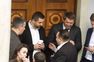 Пашковский подошел к Арахамии, но не вышел из зала заседаний