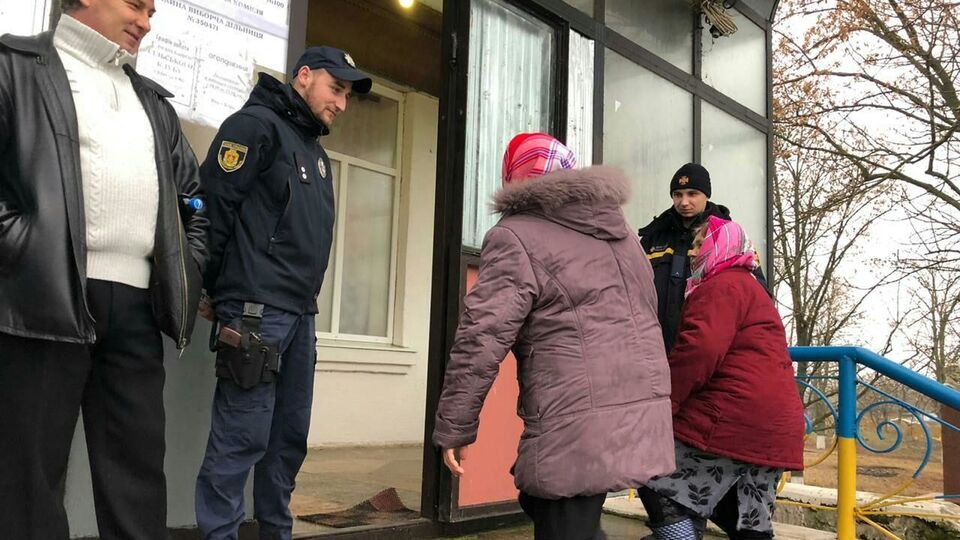 Поліція забезпечує правопорядок на місцевих виборах в Україні
