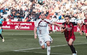 Зозуля (ліворуч) – нападник "Альбасете"