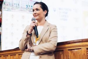 Зоряна Скалецька: Треба навести лад під час ухвалення рішень у міністерстві. Це вже краще, ніж ручне управління й рішення зі стелі. Ми просто дивимося на систему й виправляємо. А ті, хто біля нас бігає, кричить, махає, – це ж не має значення