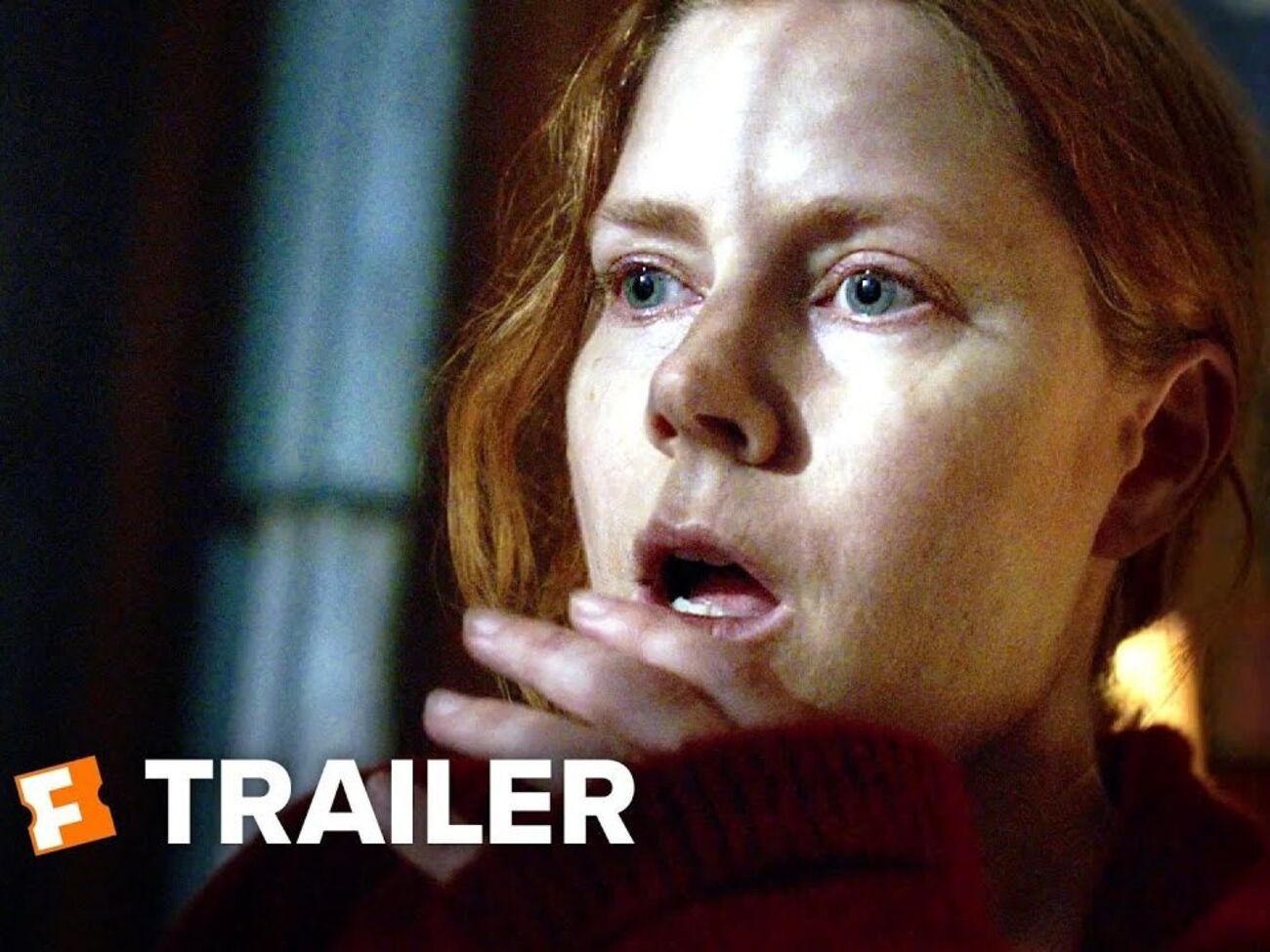 Главная героиня страдает агорафобией