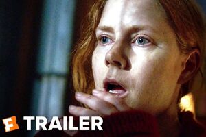 Главная героиня страдает агорафобией