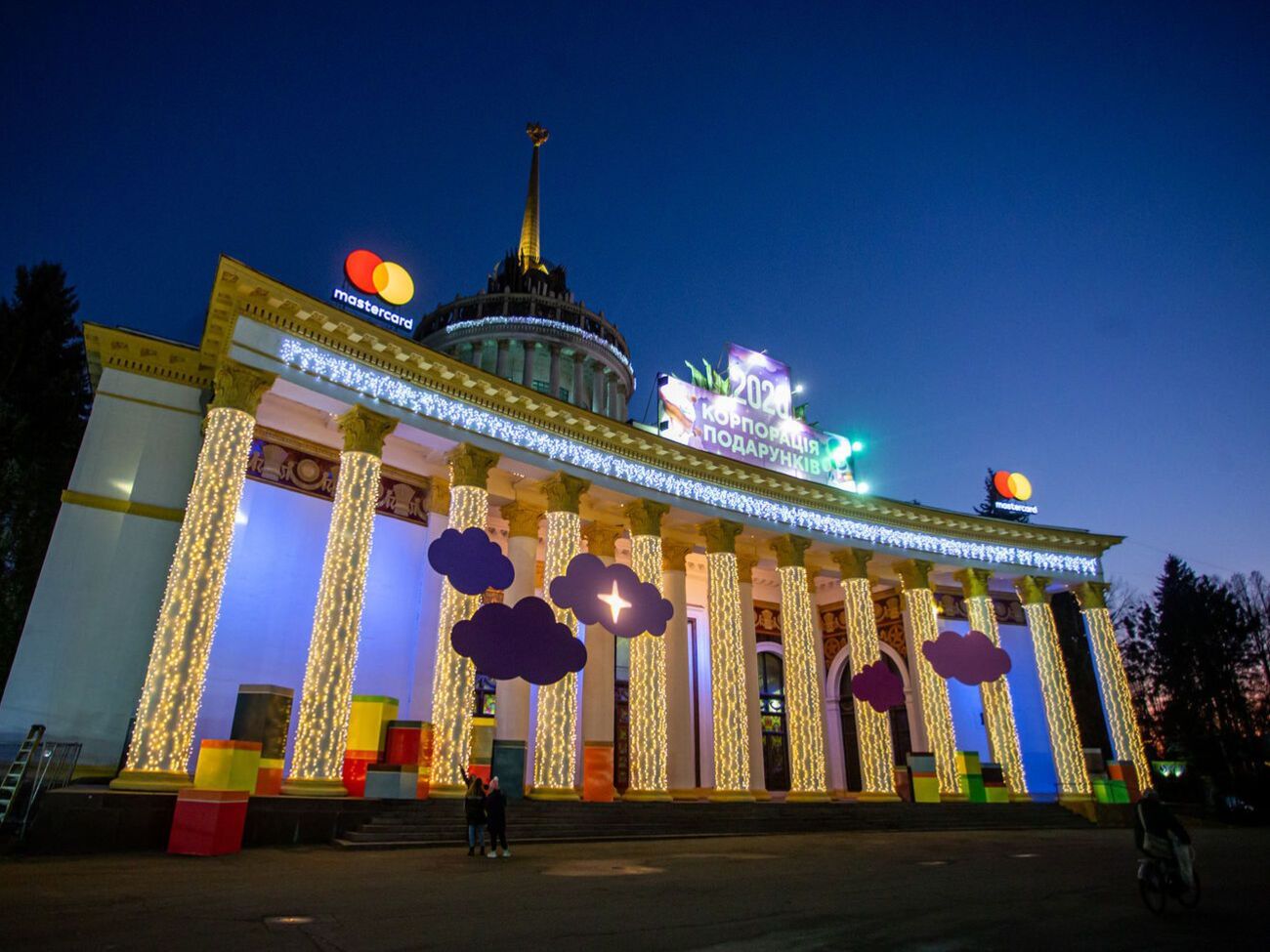 Начало праздника 31 декабря в 22.00