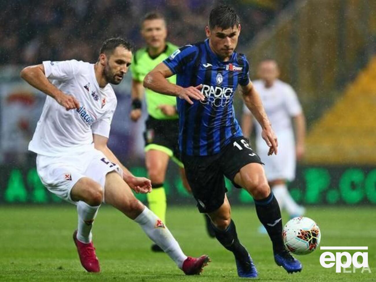 Малиновский (справа) отметился вторым ассистом за "Аталанту"