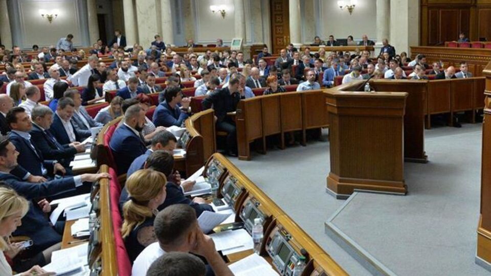 За отсутствие на заседаниях депутатов лишат выплат