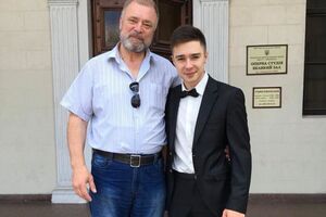 Олійник (ліворуч) заступився за свого сина