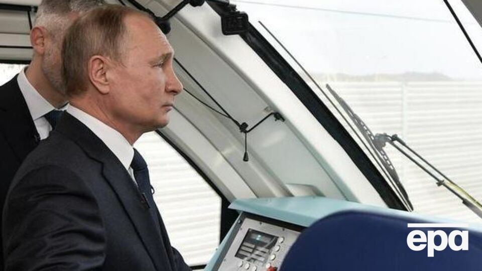 23 грудня Путін проїхав у кабіні машиніста в поїзді, який прямував Кримським мостом