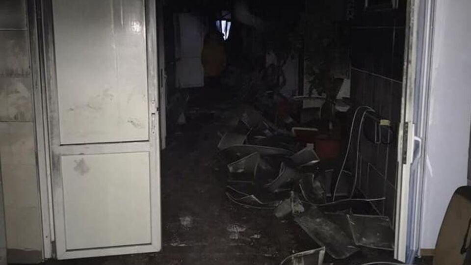 В результате пожара сгорела только одна палата, остальные помещения могут быть пригодны для проживания после обновления электроснабжения и ликвидации последствий пожара, сообщила Денисова