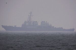 В Одесі есмінець пришвартувався в сильний туман