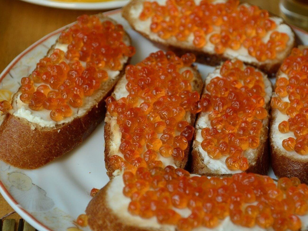 Червона ікра в Росії заражена кишковою паличкою