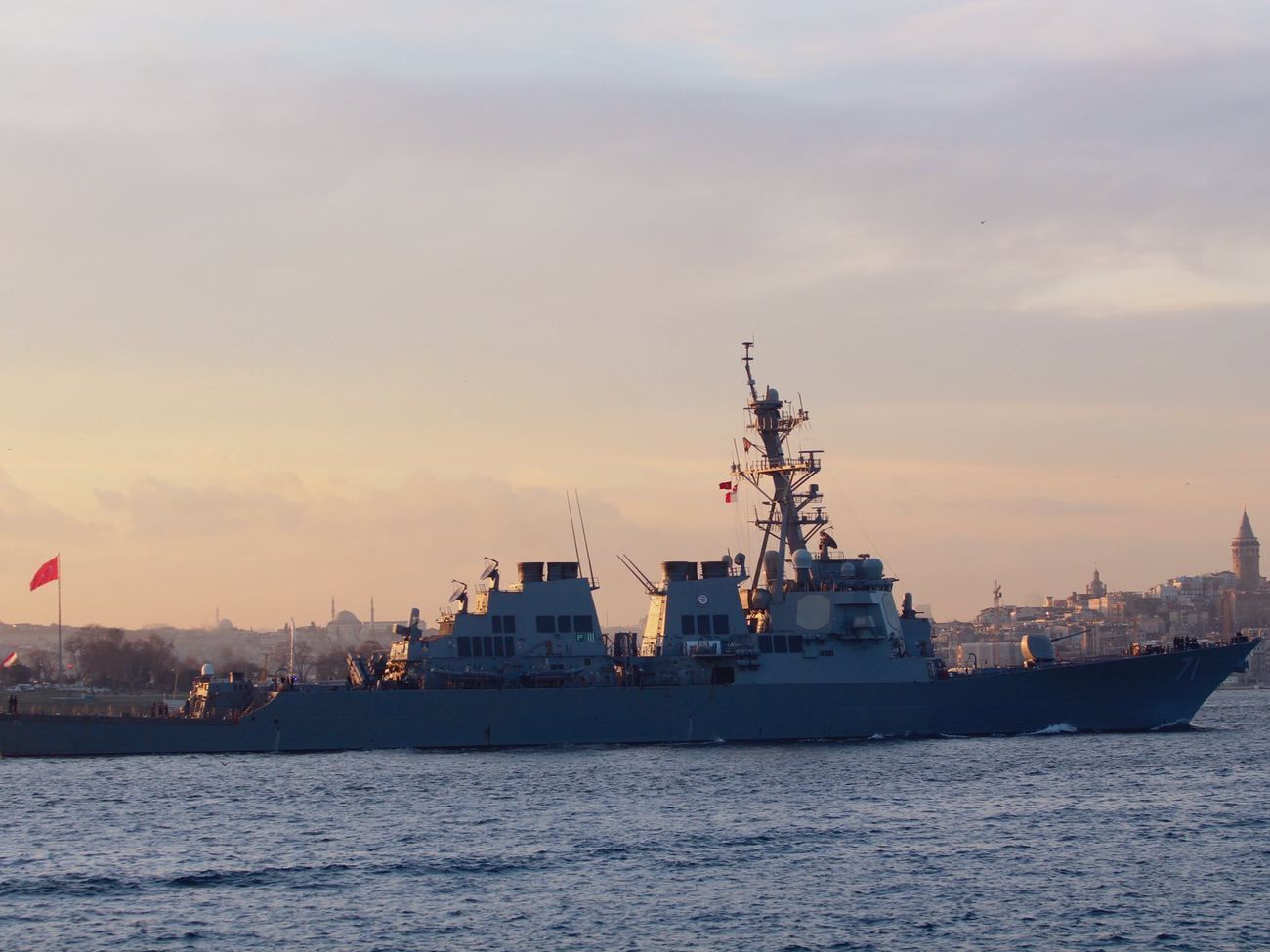 Есмінець США Ross увійшов у Чорне море 15 грудня